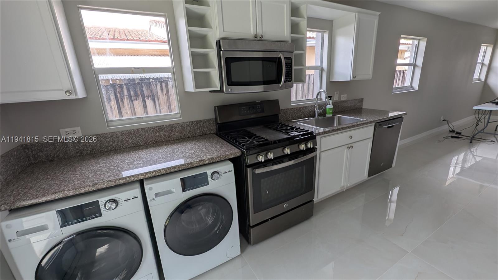 HOLLYWOOD - Residential