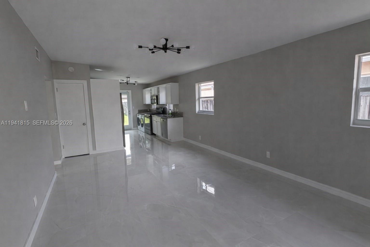 HOLLYWOOD - Residential