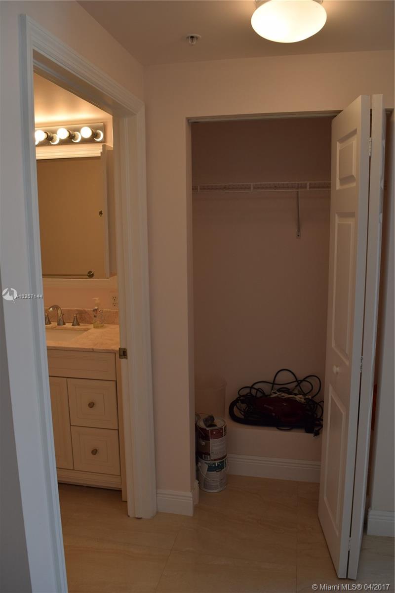 DOUGLAS GRAND CONDO - Residential Lease