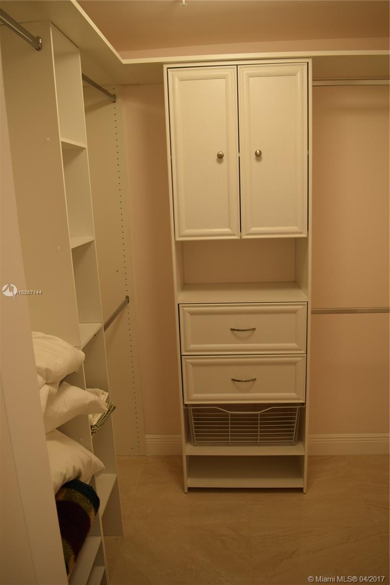 DOUGLAS GRAND CONDO - Residential Lease