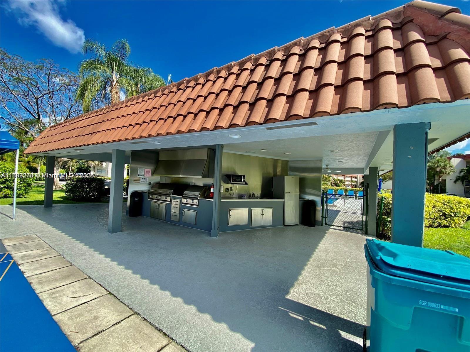 HOLLYBROOK GOLF&TENNIS - Residential Lease