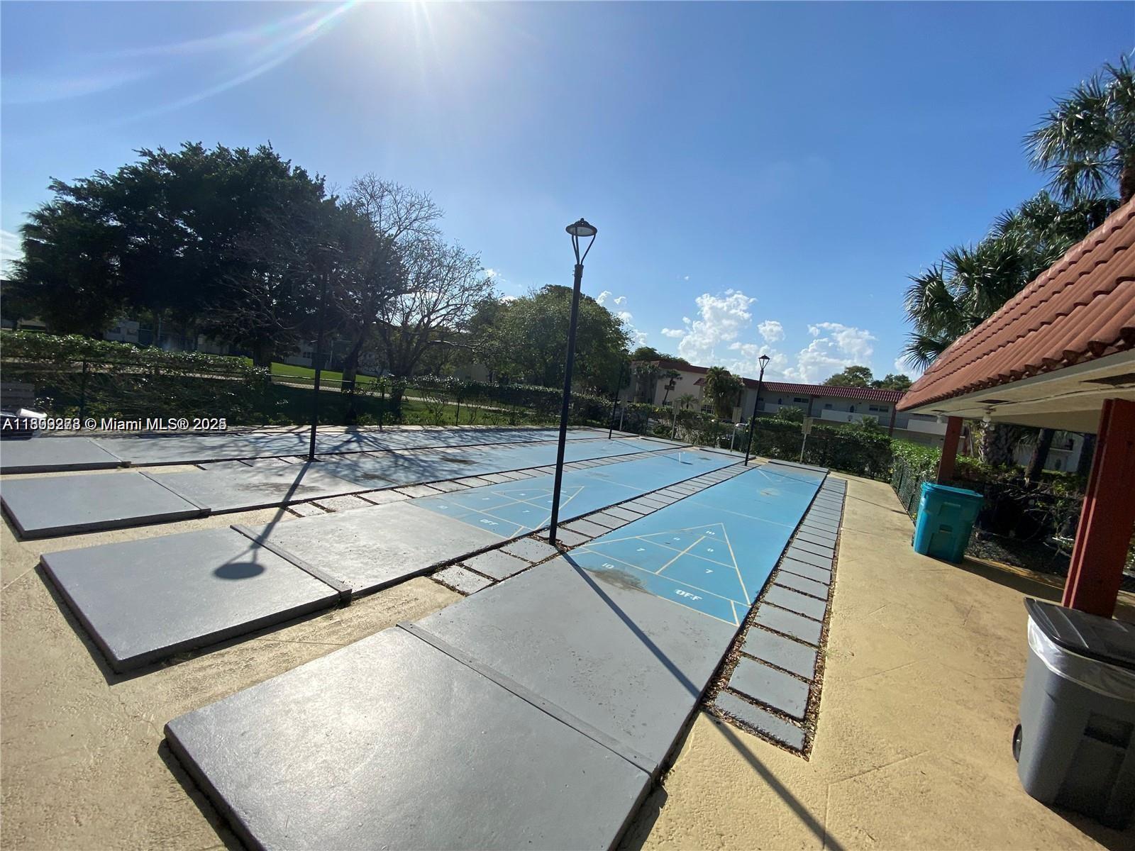 HOLLYBROOK GOLF&TENNIS - Residential Lease