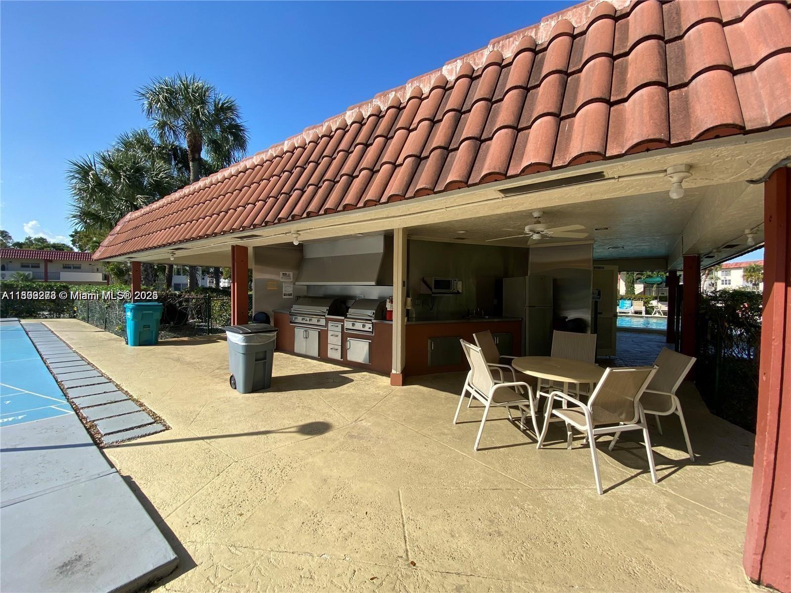 HOLLYBROOK GOLF&TENNIS - Residential Lease