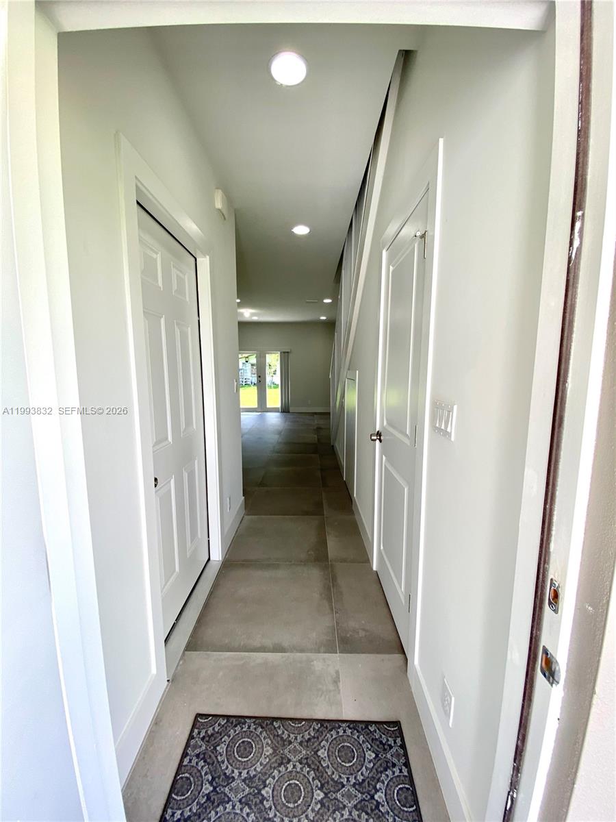 HOLLYWOOD BEACH GARDENS - Residential Lease