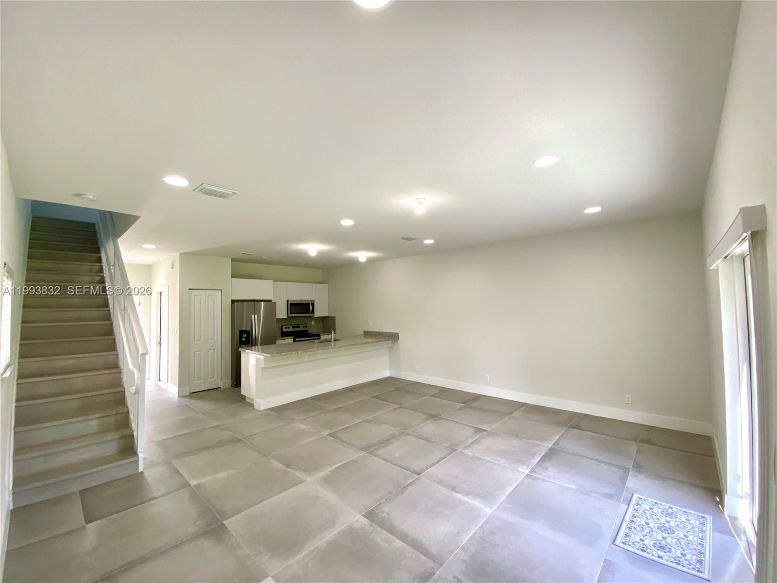 HOLLYWOOD BEACH GARDENS - Residential Lease