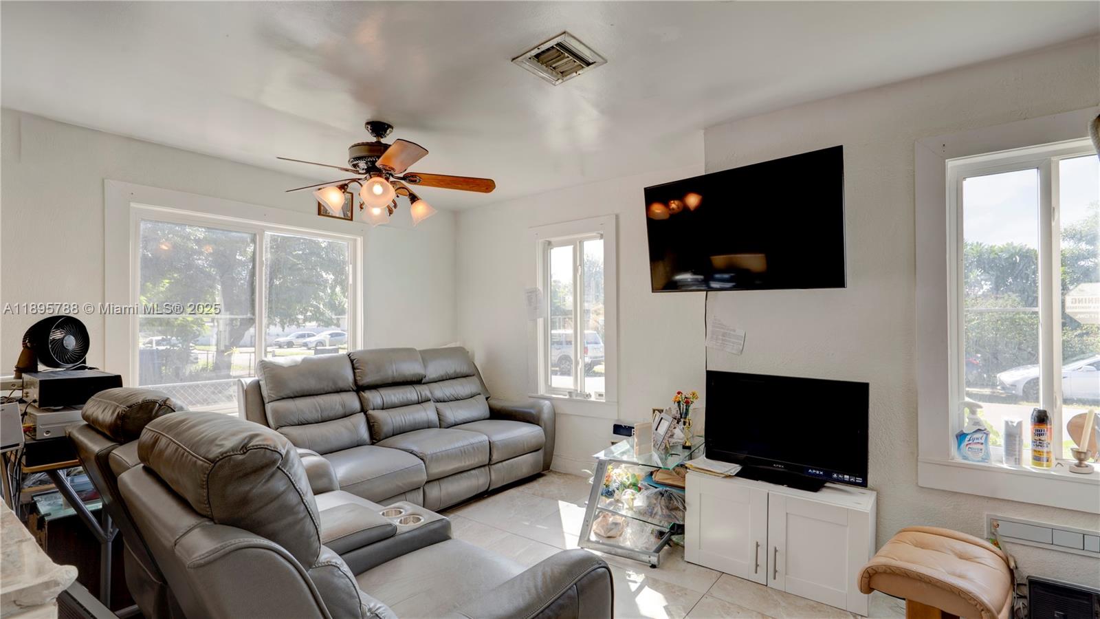 HOLLYWOOD TERRACE - Residential