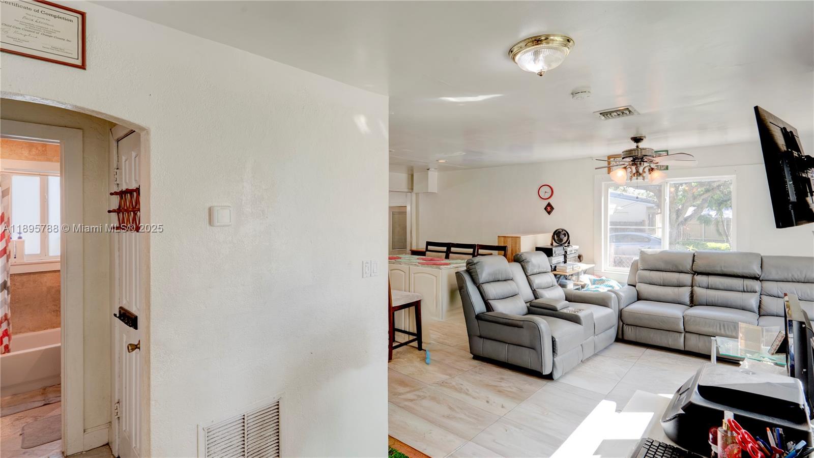 HOLLYWOOD TERRACE - Residential