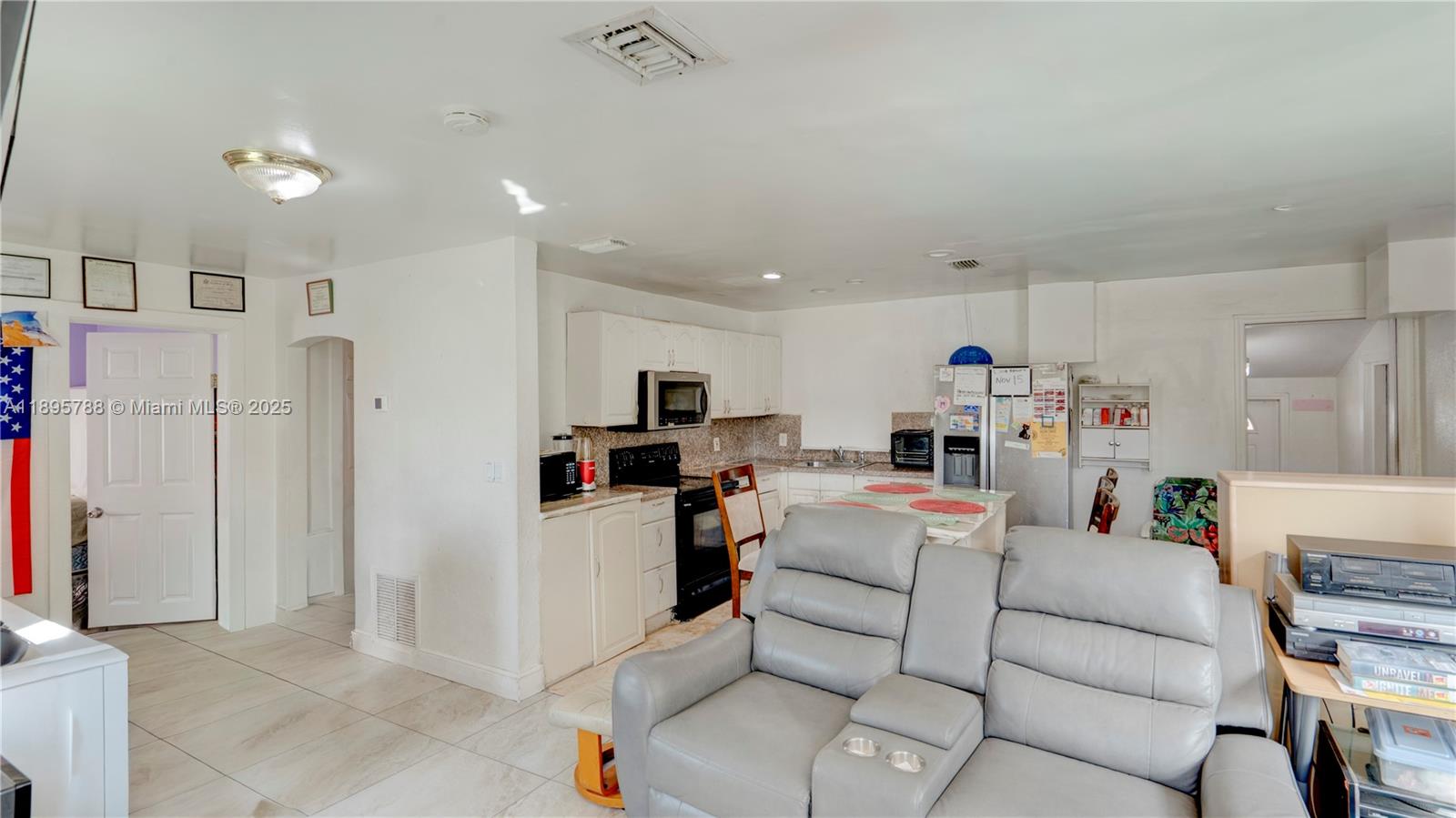 HOLLYWOOD TERRACE - Residential
