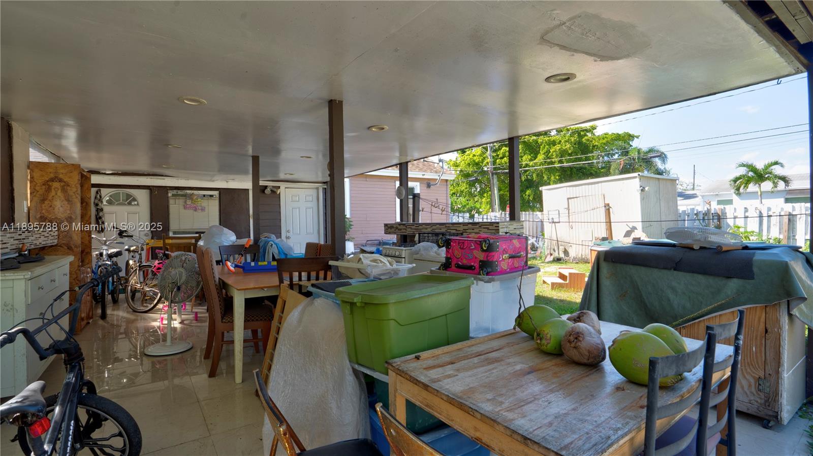 HOLLYWOOD TERRACE - Residential