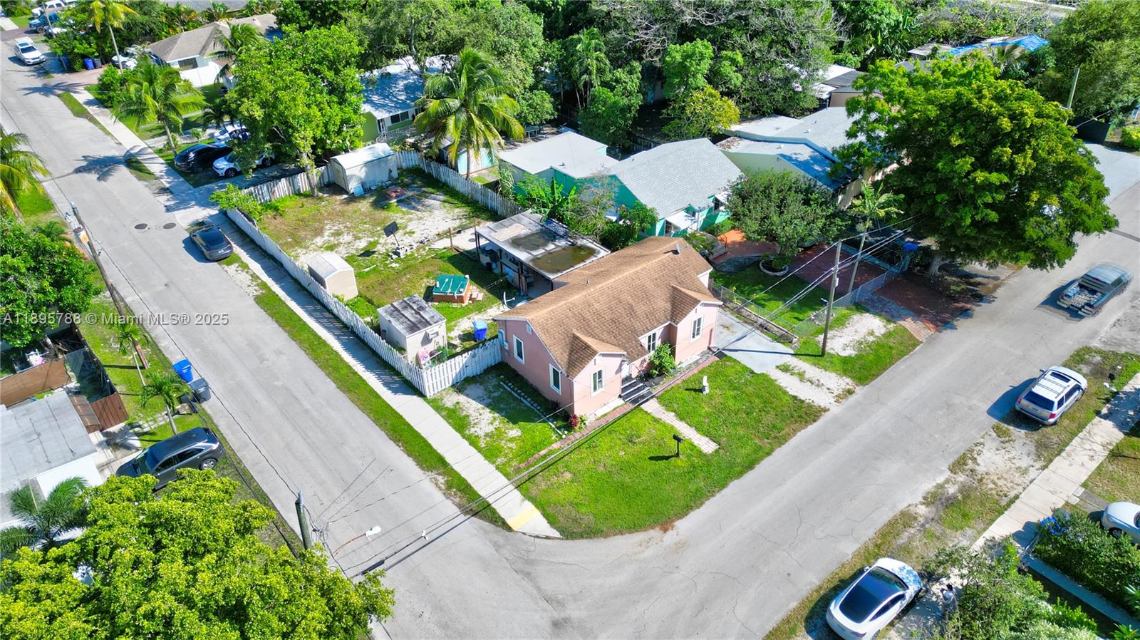 HOLLYWOOD TERRACE - Residential