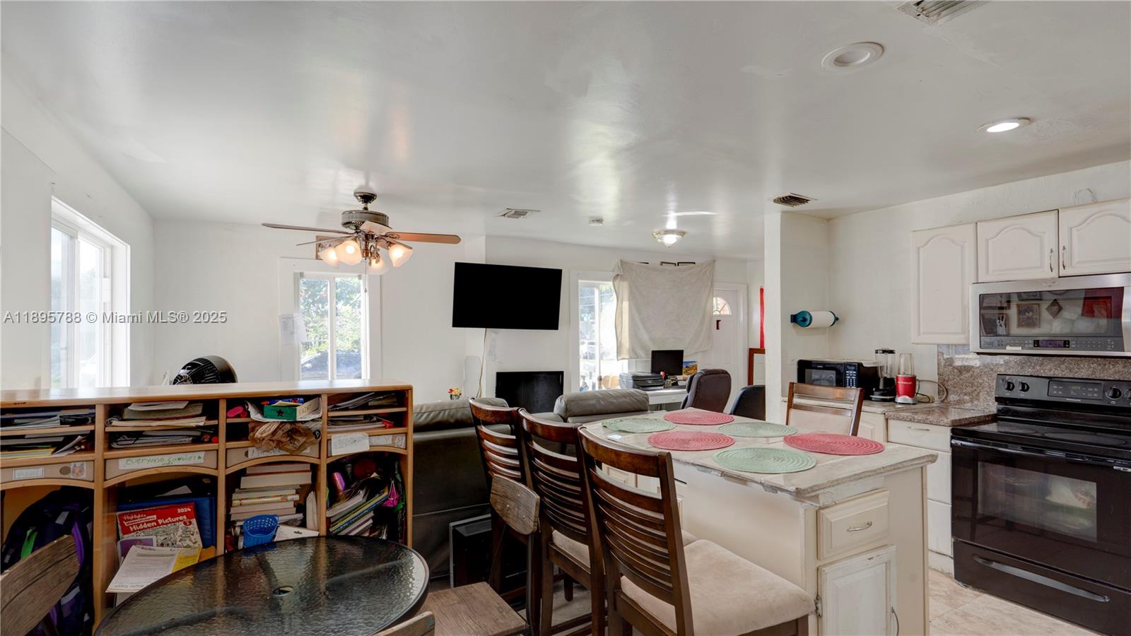 HOLLYWOOD TERRACE - Residential
