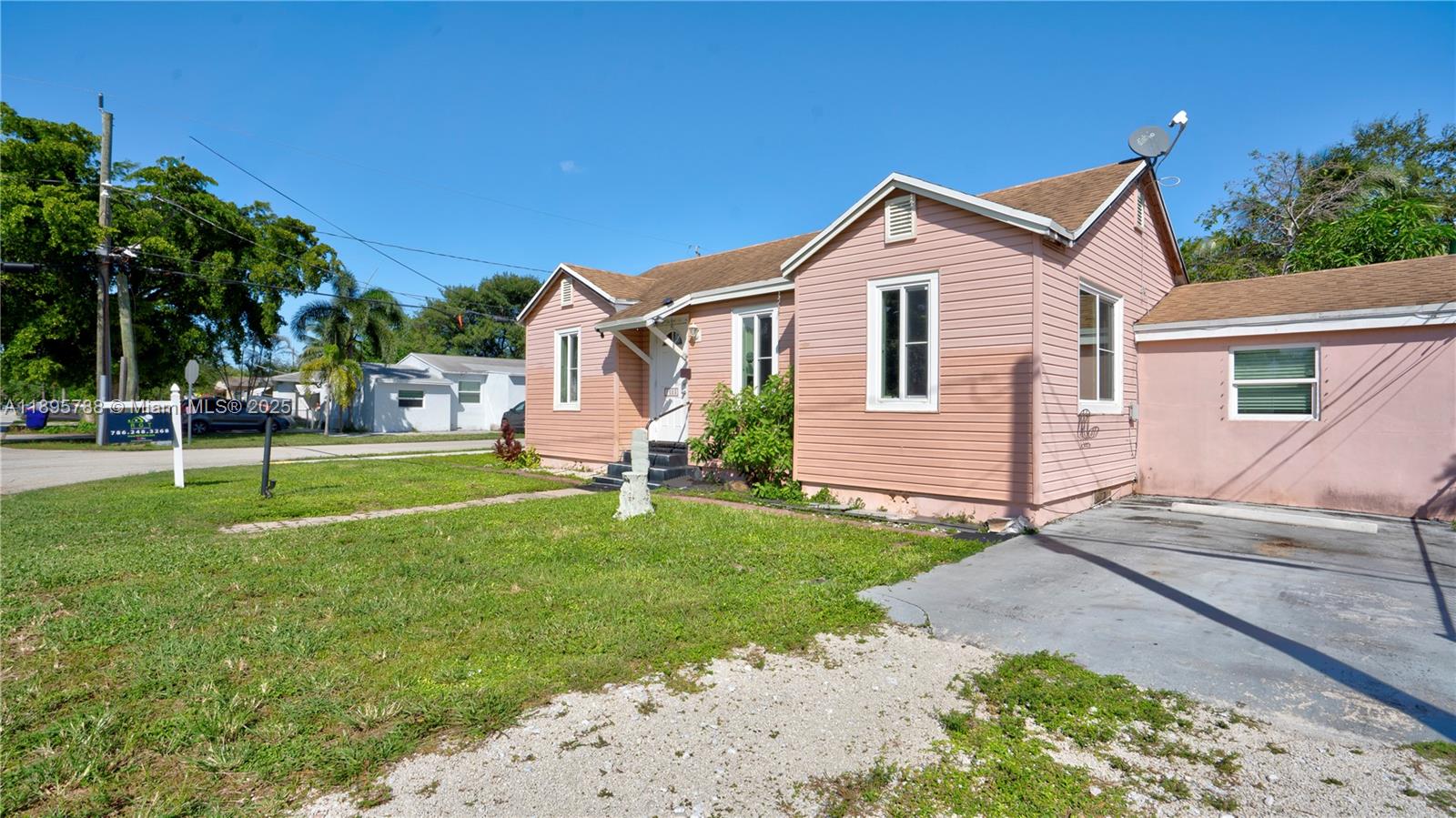 HOLLYWOOD TERRACE - Residential