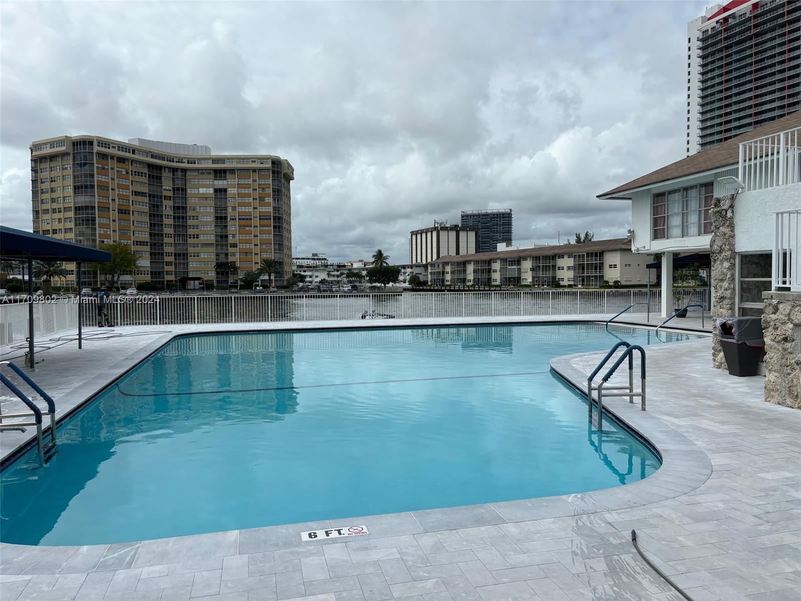 PLAZA TOWERS SOUTH CONDO - Residential