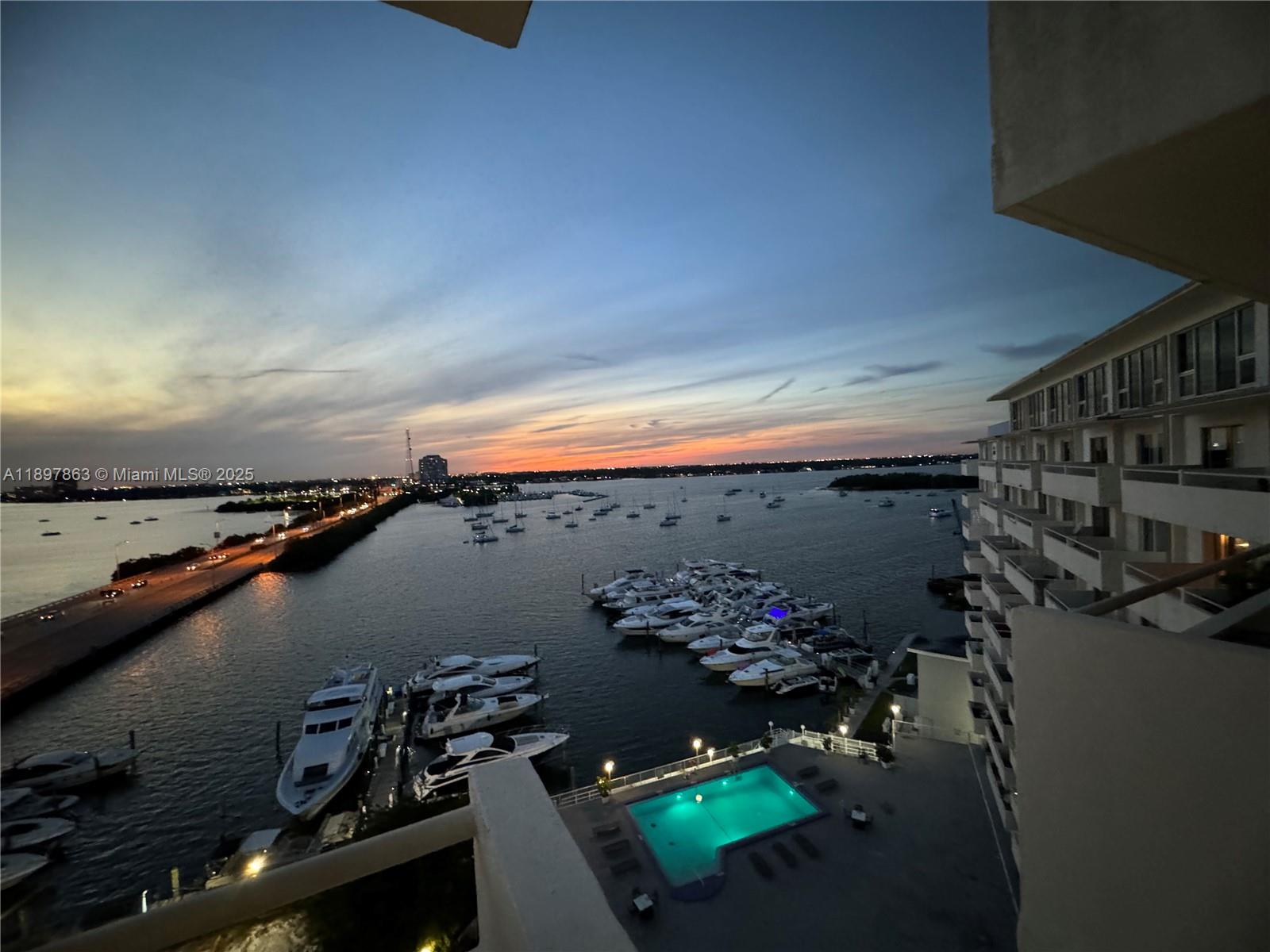 BAYSHORE YACHT & TENNIS C - Residential