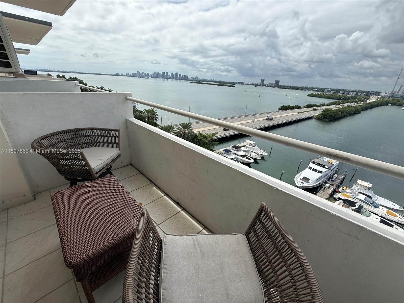 BAYSHORE YACHT & TENNIS C - Residential