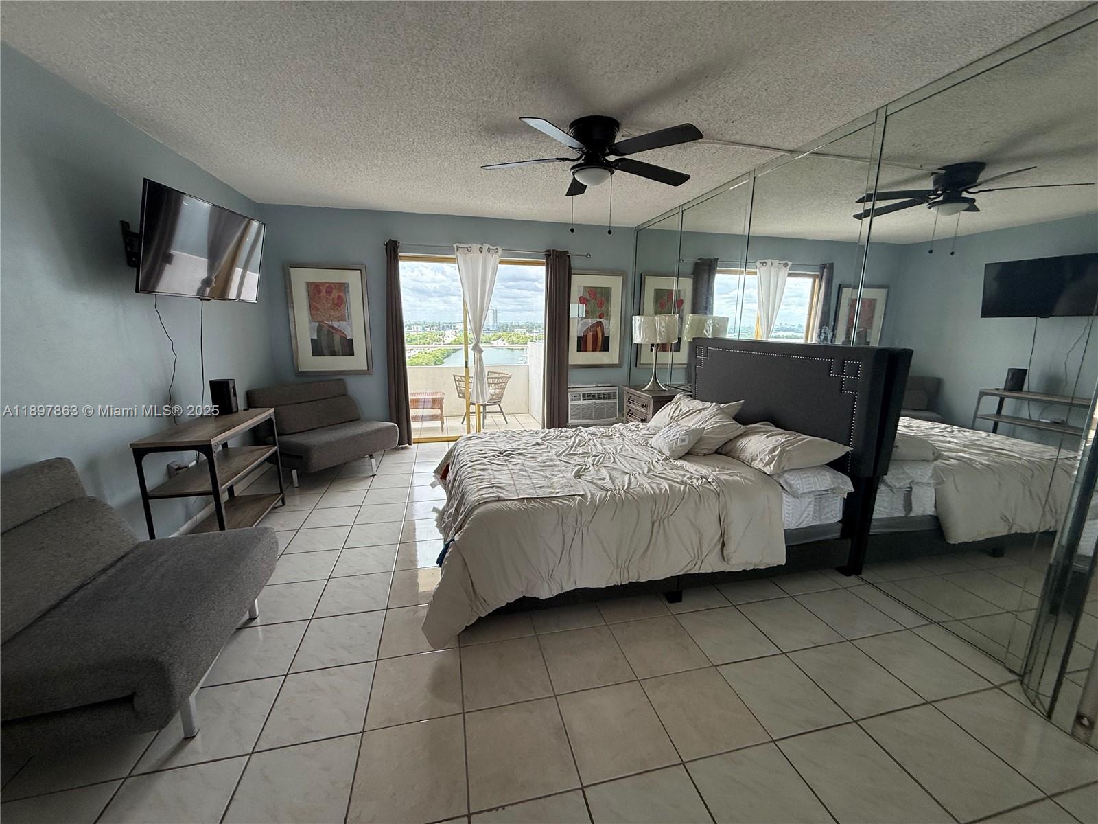 BAYSHORE YACHT & TENNIS C - Residential