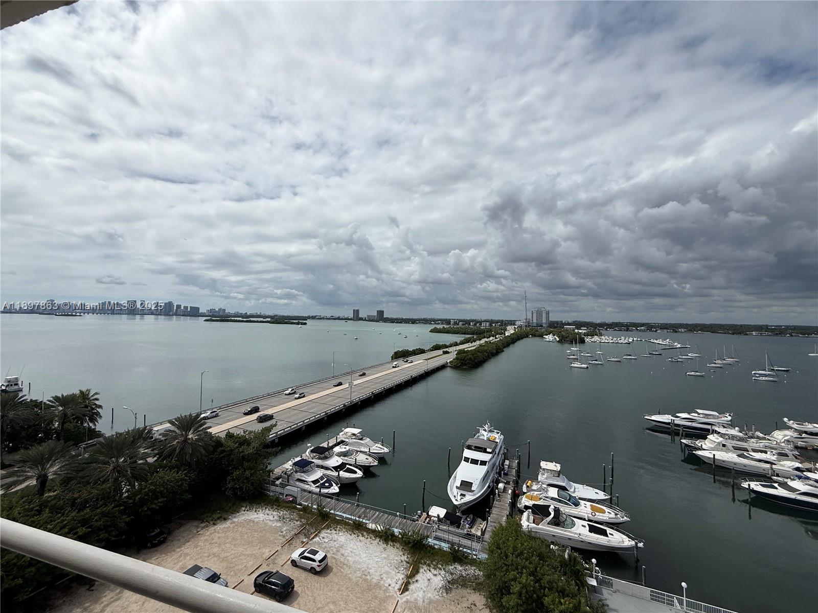 BAYSHORE YACHT & TENNIS C - Residential