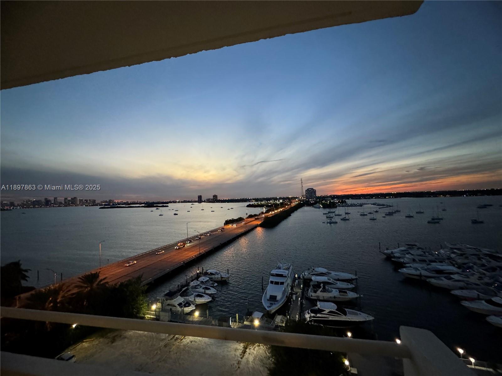 BAYSHORE YACHT & TENNIS C - Residential