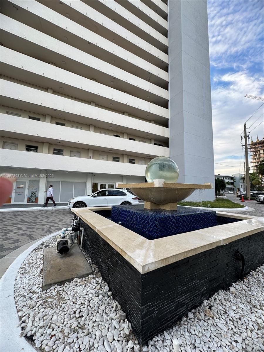 DIRECT OCEAN VIEW 10TH FLOOR FURNISHED W BALCONY 
SHORT TERM RENTALS ALLOWED
BUILDING HAS MARINA