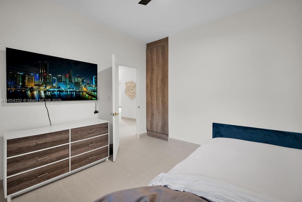 HOLLYWOOD LAKES SECTION - Residential