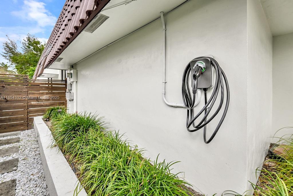 HOLLYWOOD LAKES SECTION - Residential