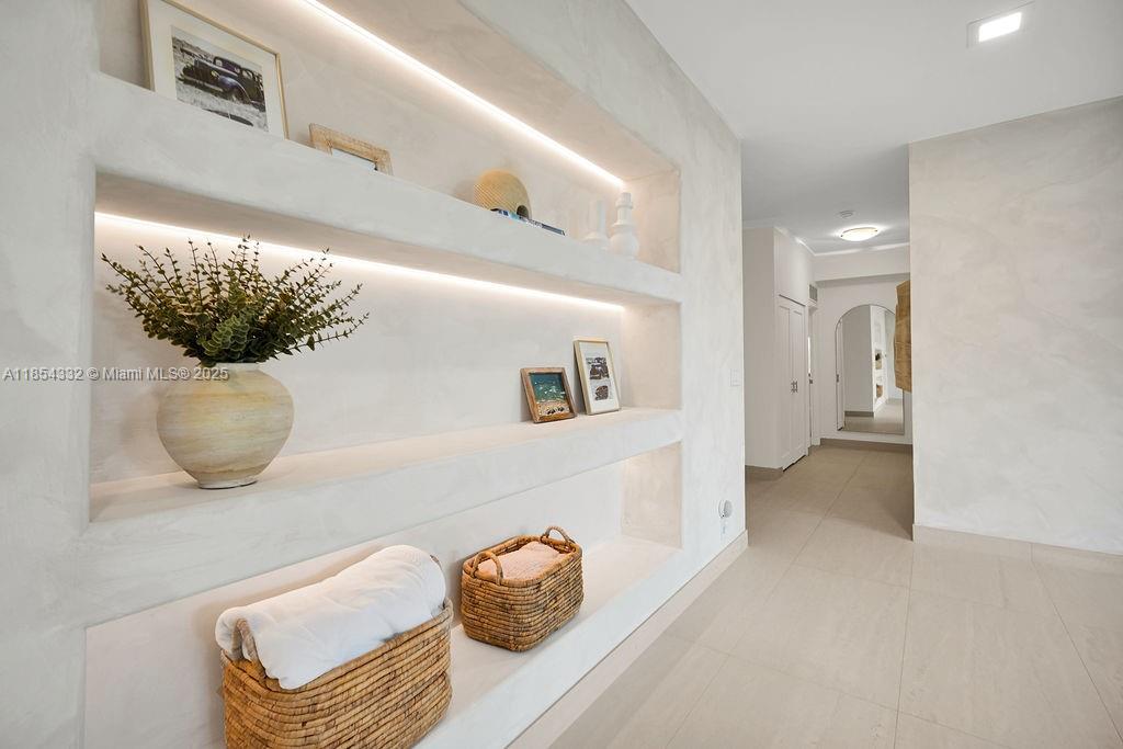 HOLLYWOOD LAKES SECTION - Residential