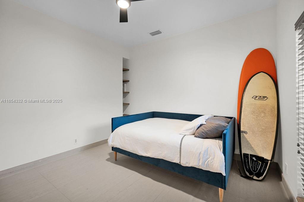 HOLLYWOOD LAKES SECTION - Residential