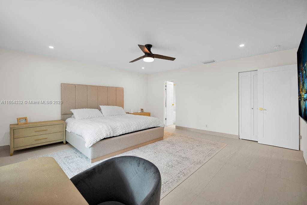 HOLLYWOOD LAKES SECTION - Residential