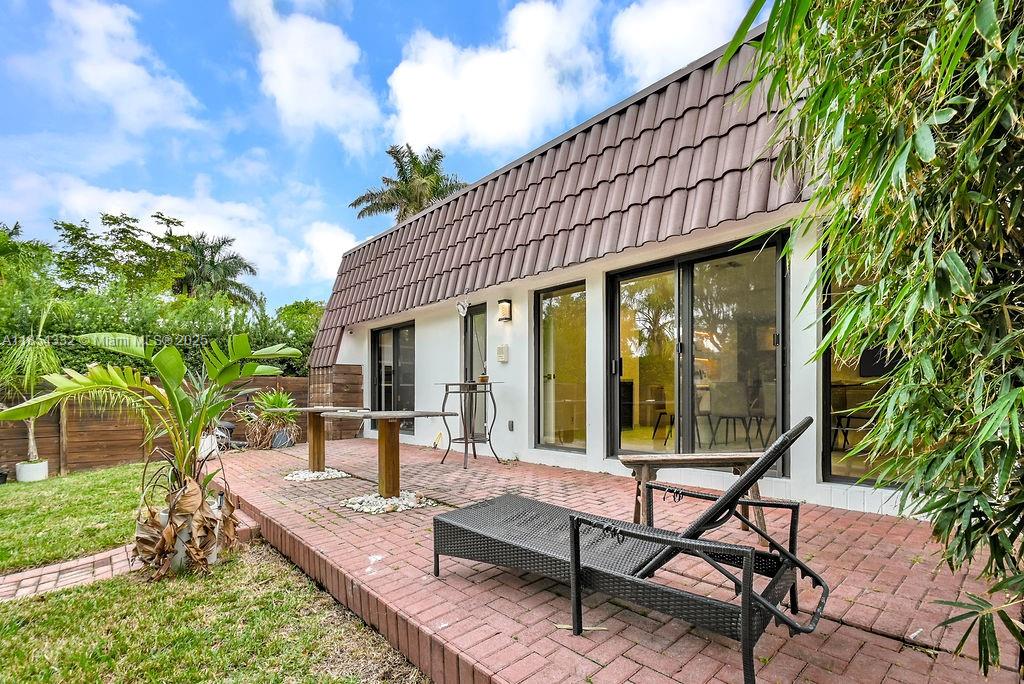 HOLLYWOOD LAKES SECTION - Residential