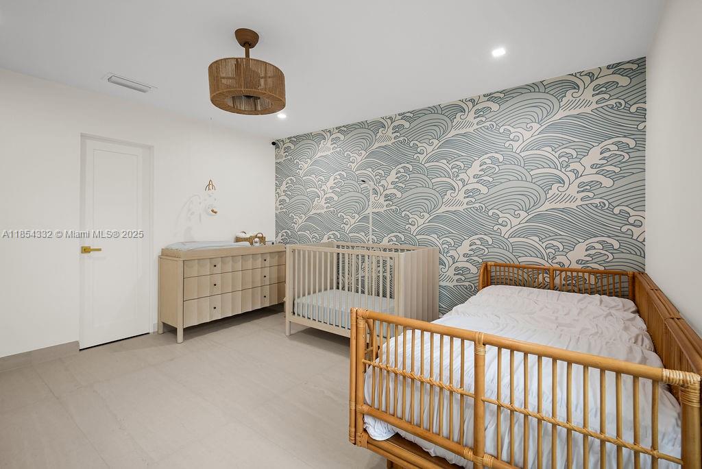 HOLLYWOOD LAKES SECTION - Residential