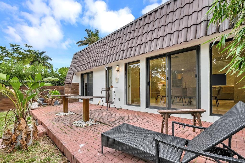 HOLLYWOOD LAKES SECTION - Residential