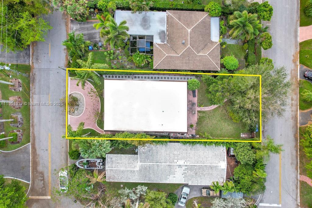 HOLLYWOOD LAKES SECTION - Residential