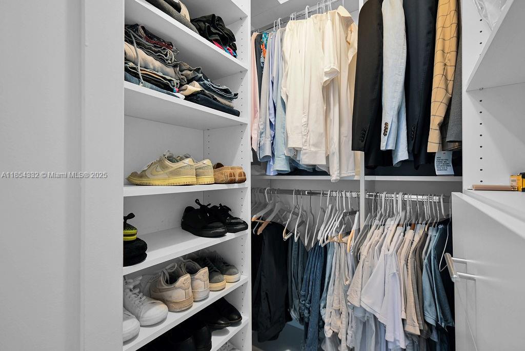 HOLLYWOOD LAKES SECTION - Residential