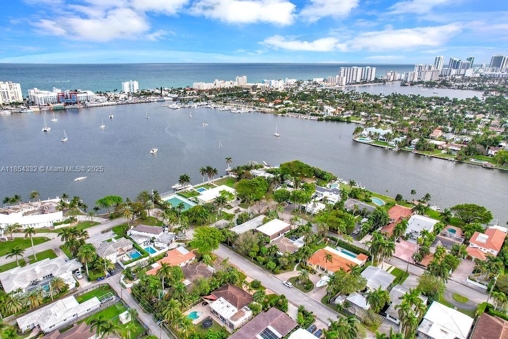 HOLLYWOOD LAKES SECTION - Residential