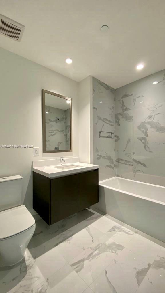 PARAMOUNT MIAMI WORLDCENT - Residential Lease