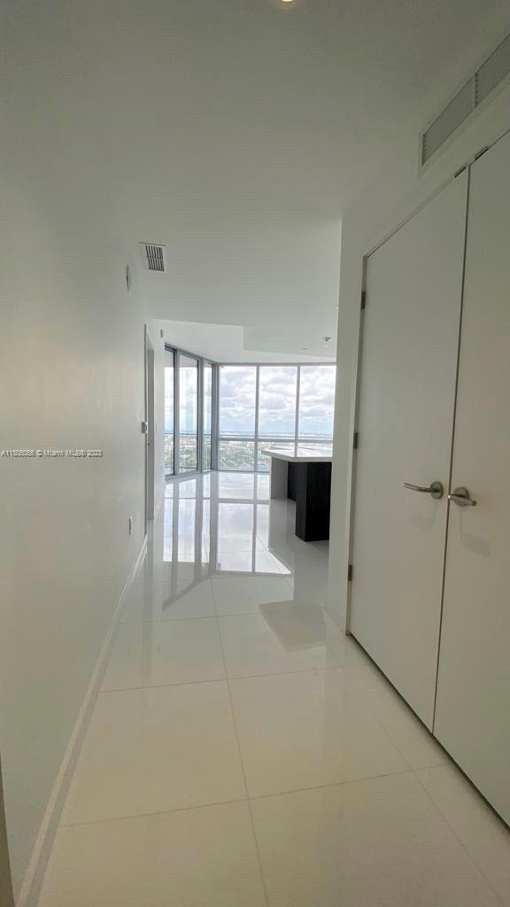 PARAMOUNT MIAMI WORLDCENT - Residential Lease