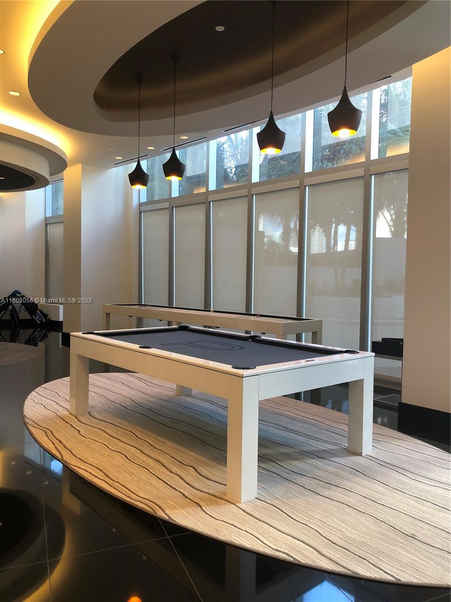 PARAMOUNT MIAMI WORLDCENT - Residential Lease