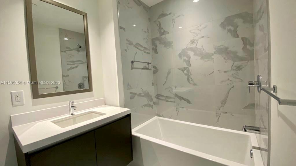 PARAMOUNT MIAMI WORLDCENT - Residential Lease