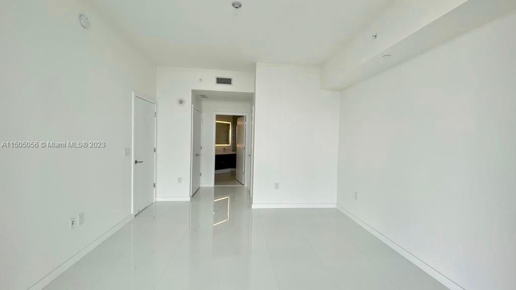 PARAMOUNT MIAMI WORLDCENT - Residential Lease