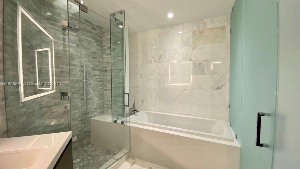 PARAMOUNT MIAMI WORLDCENT - Residential Lease