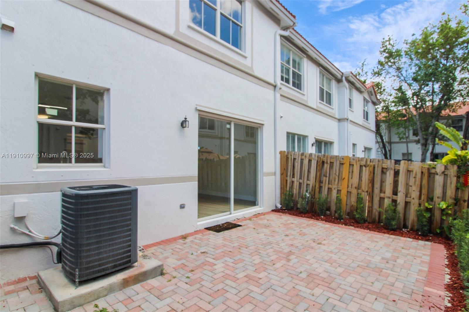 ISLANDS AT DORAL 1ST ADDN - Residential