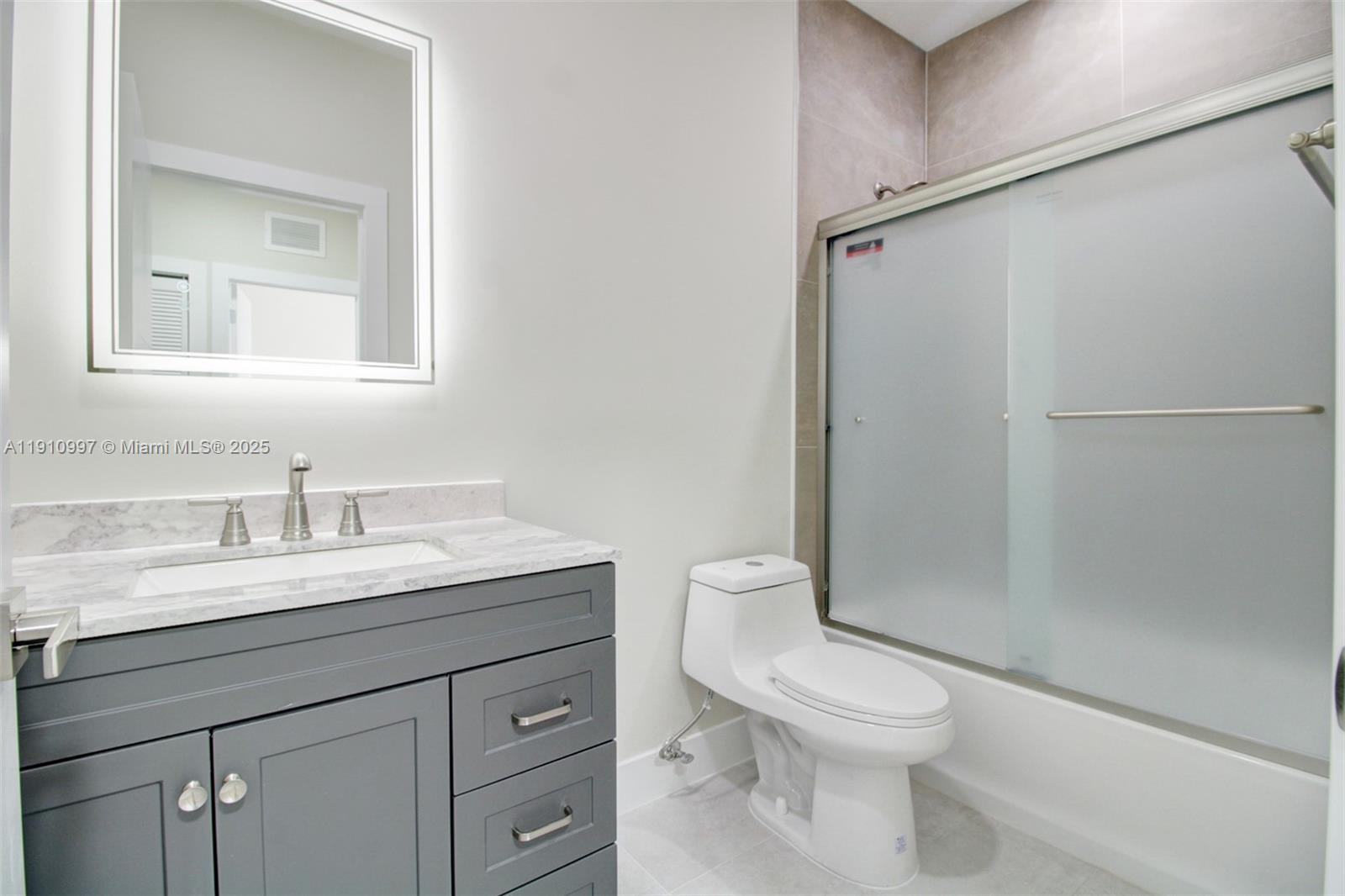 ISLANDS AT DORAL 1ST ADDN - Residential