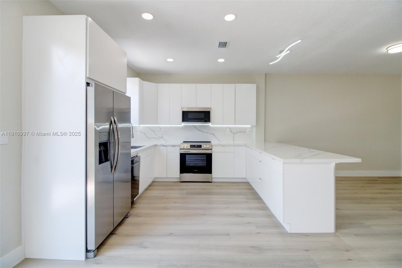 ISLANDS AT DORAL 1ST ADDN - Residential