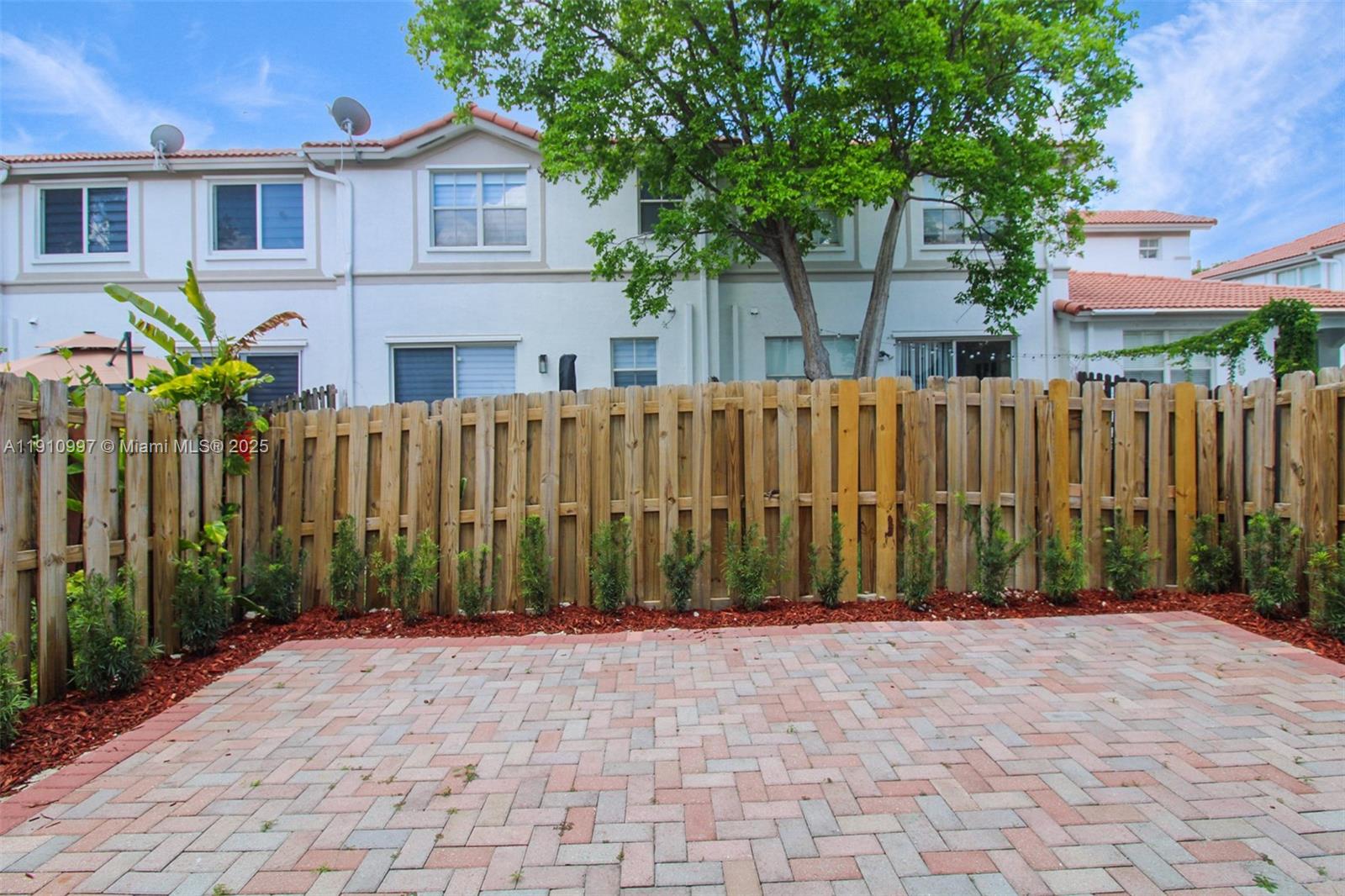 ISLANDS AT DORAL 1ST ADDN - Residential