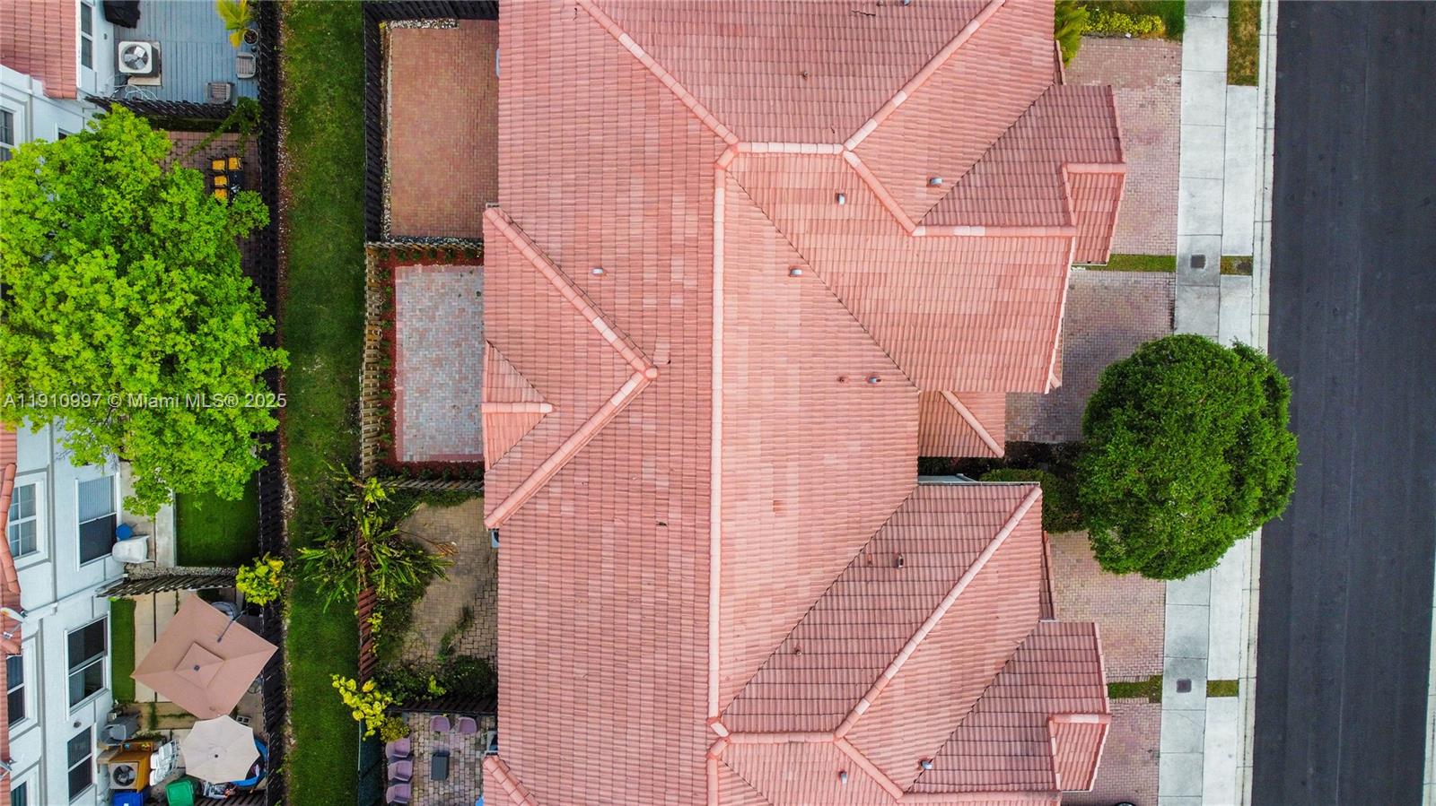 ISLANDS AT DORAL 1ST ADDN - Residential