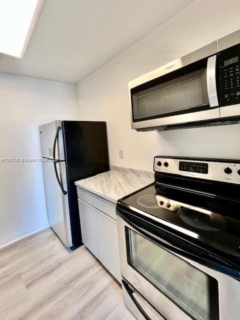 Photo 3 of 14 of 2020 NE 135th St 407 condo