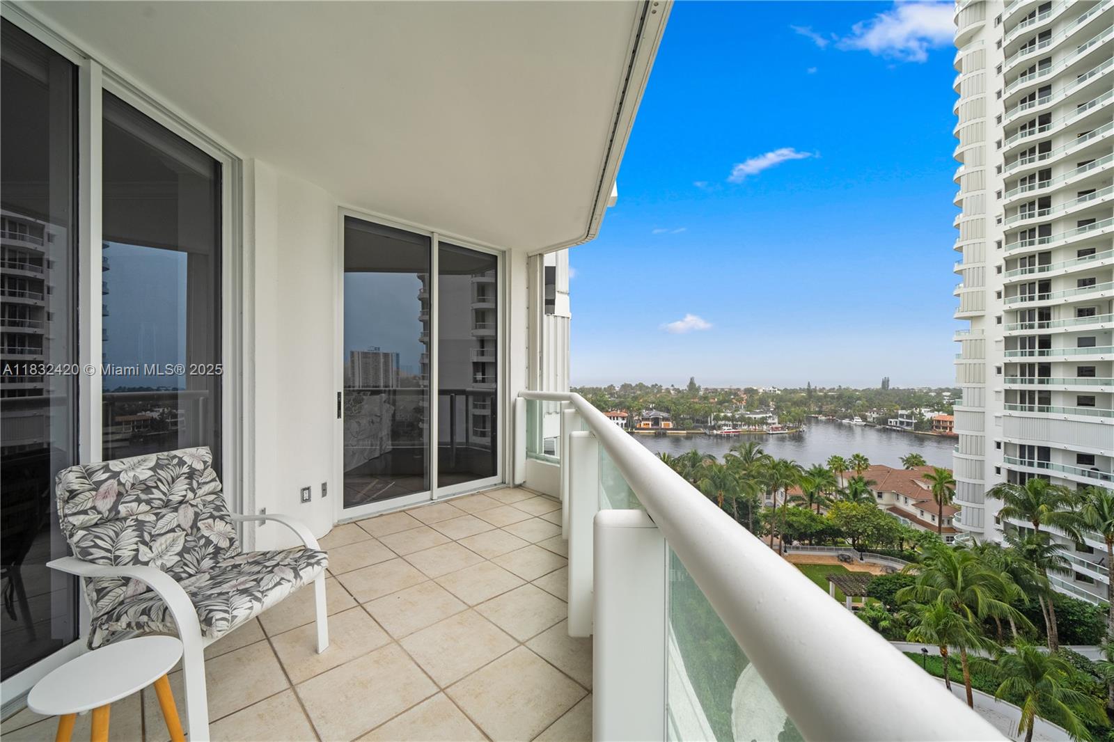 2 BEDROOM/2.5 BATHROOMS, 2190SF, ENJOY THE LUXURY LIFE STLYE OF COMMUNITY, TENNIS COURTS, CHILDRENS PLAYGROUND, 3 SWIMMING POOLS, SNACK BAR AT THE INTRACOASTAL POOL, CAFE IN THE SPA, MANICURE/PEDICURE, HAIRDRESSER, EXERCUSE CLASSES, PLANNED SOCIAL EVENTS AND MANY MORE!!!!!!!!!!!