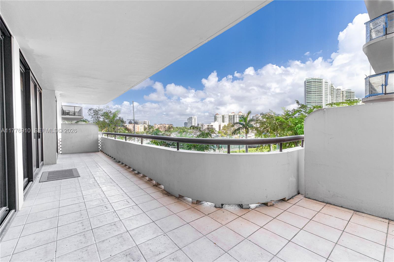 TURNBERRY ISLE SOUTH COND - Residential