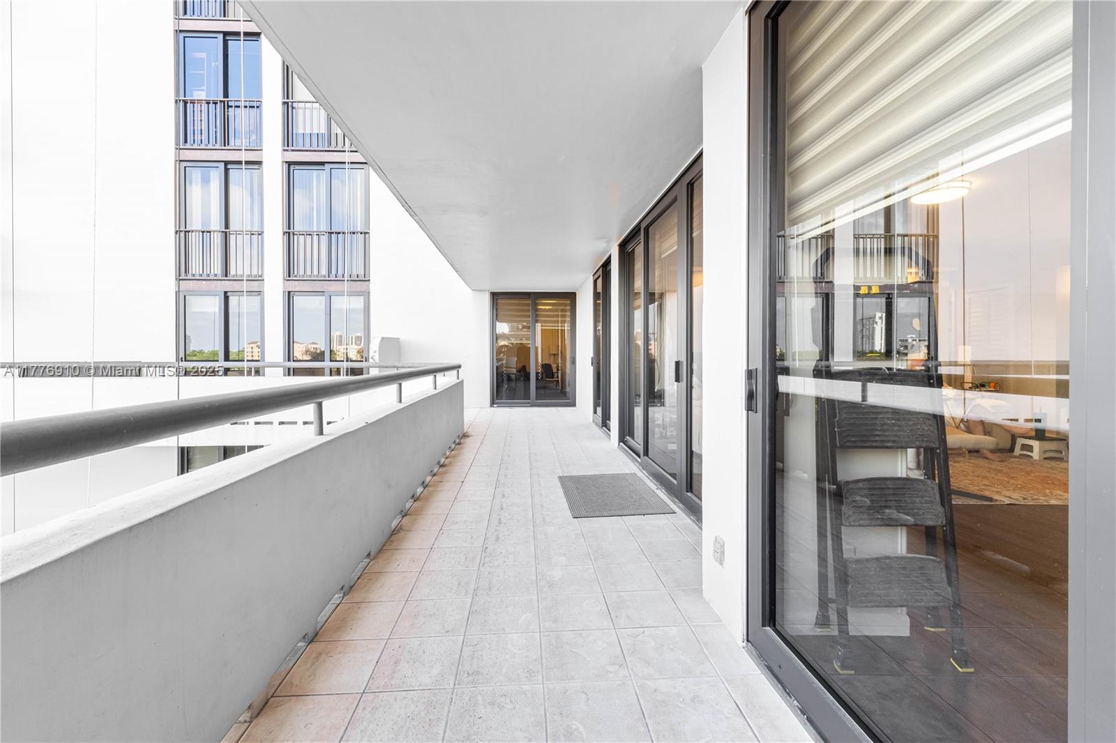 TURNBERRY ISLE SOUTH COND - Residential