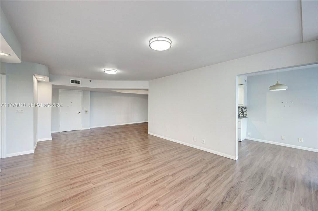 TURNBERRY ISLE SOUTH COND - Residential